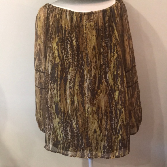 Hundred percent silk blouse perfect for summer. - Picture 5 of 7